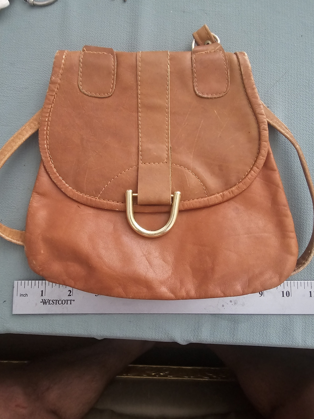 Vintage Classic Tan Leather Crossbody Bag with Gold Hardware